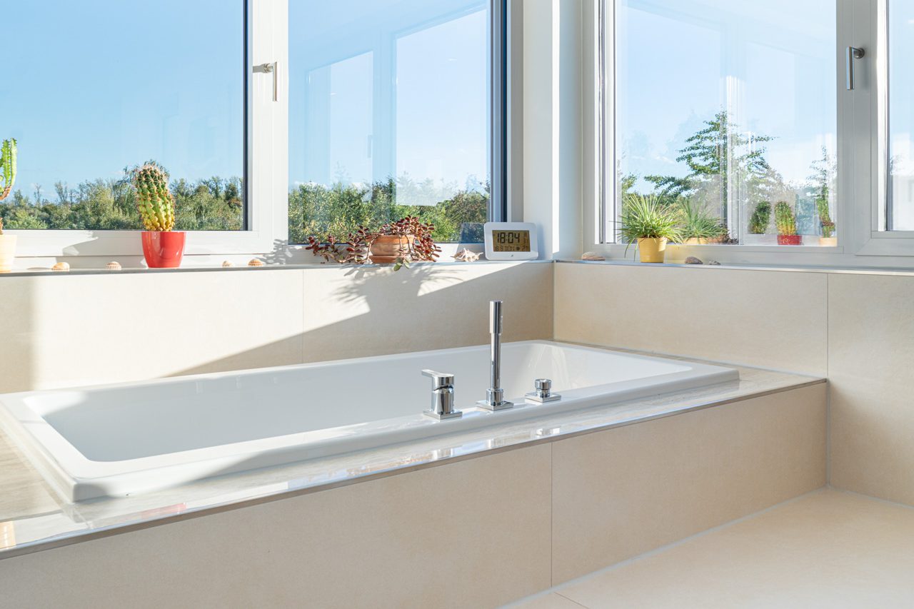 moderne Stadtvilla am See - Badezimer